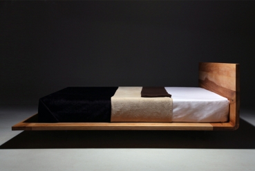 orig. MOOD Zeitloses Design Bett aus Massivholz